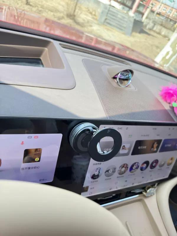 Adjustable Height Suction Cup Car Dashboard Mobile Phone Holder - Shenzhen Zho<i></i>ngzhexing Technology C